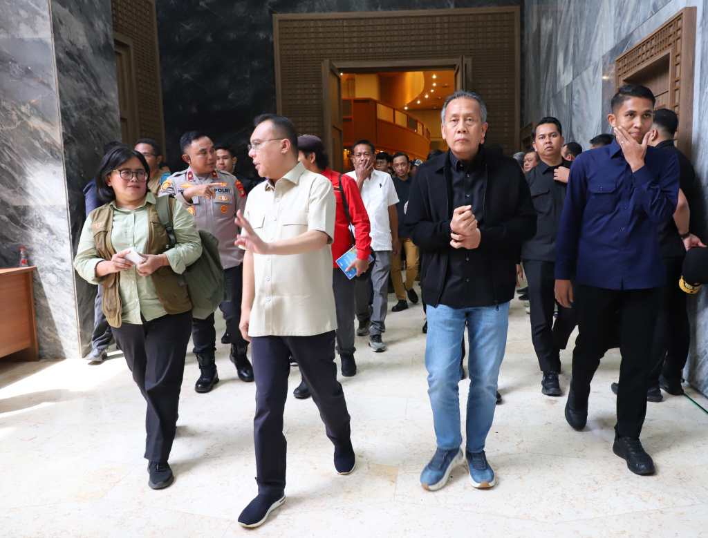 Wakil Ketua DPR Prof Sufmi Dasco Ahmad menerima audiensi perwakilan dari Aliansi Gerakan Buruh Bersama Rakyat (GEBRAK) dan KASBI (Ashar/SinPo.id)