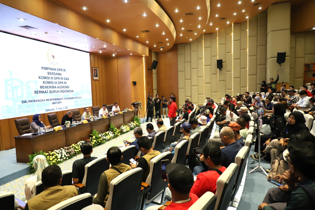 Wakil Ketua DPR Prof Sufmi Dasco Ahmad menerima audiensi perwakilan dari Aliansi Gerakan Buruh Bersama Rakyat (GEBRAK) dan KASBI (Ashar/SinPo.id)