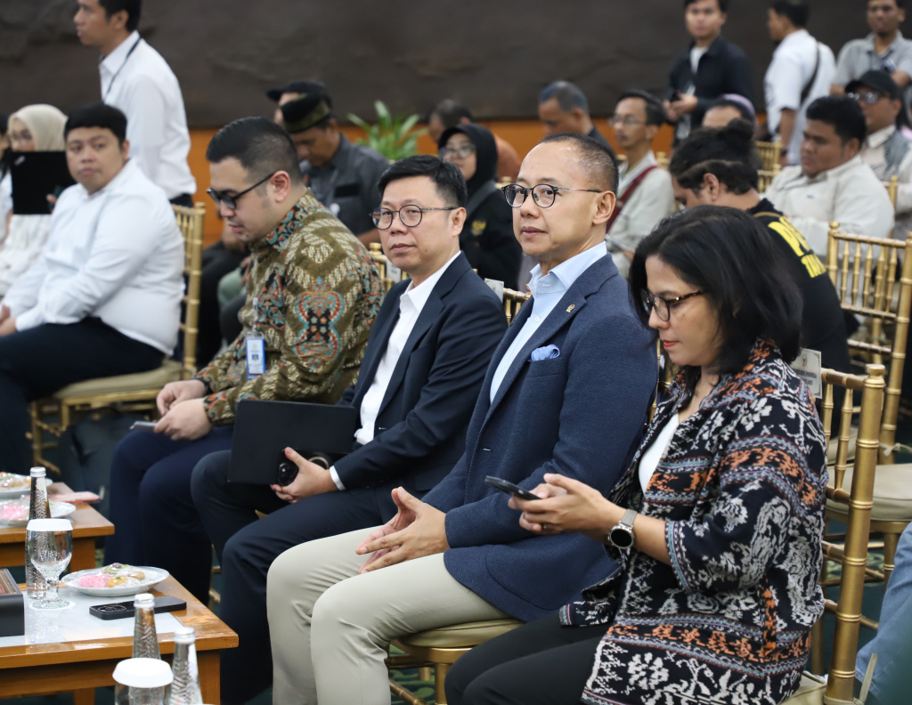 Wakil Ketua MPR RI Eddy Soeparno menghadiri Refleksi Akhir Tahun diskusi Energi Mewujudkan Kedaulatan dan Menyelamatkan Lingkungan (Ashar/SinPo.id)