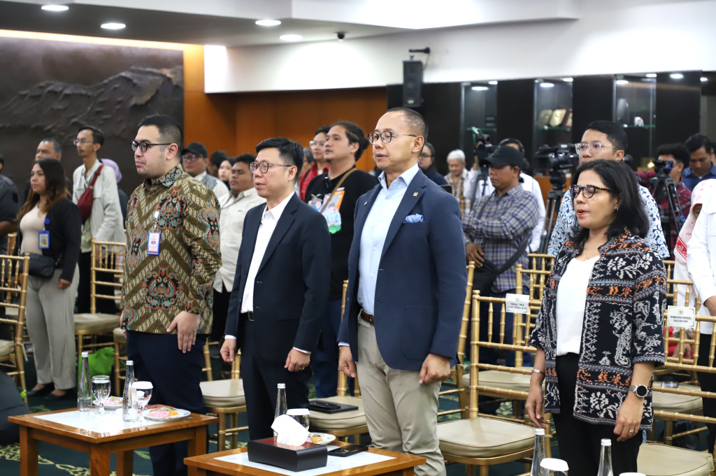 Wakil Ketua MPR RI Eddy Soeparno menghadiri Refleksi Akhir Tahun diskusi Energi Mewujudkan Kedaulatan dan Menyelamatkan Lingkungan (Ashar/SinPo.id)