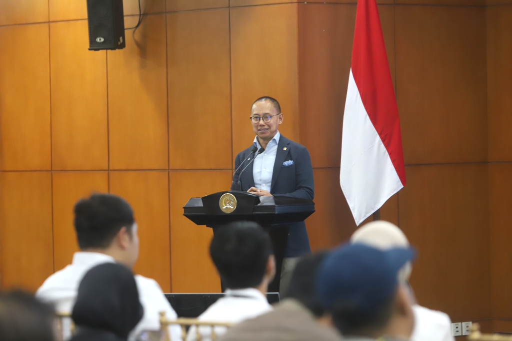 Wakil Ketua MPR RI Eddy Soeparno menghadiri Refleksi Akhir Tahun diskusi Energi Mewujudkan Kedaulatan dan Menyelamatkan Lingkungan (Ashar/SinPo.id)