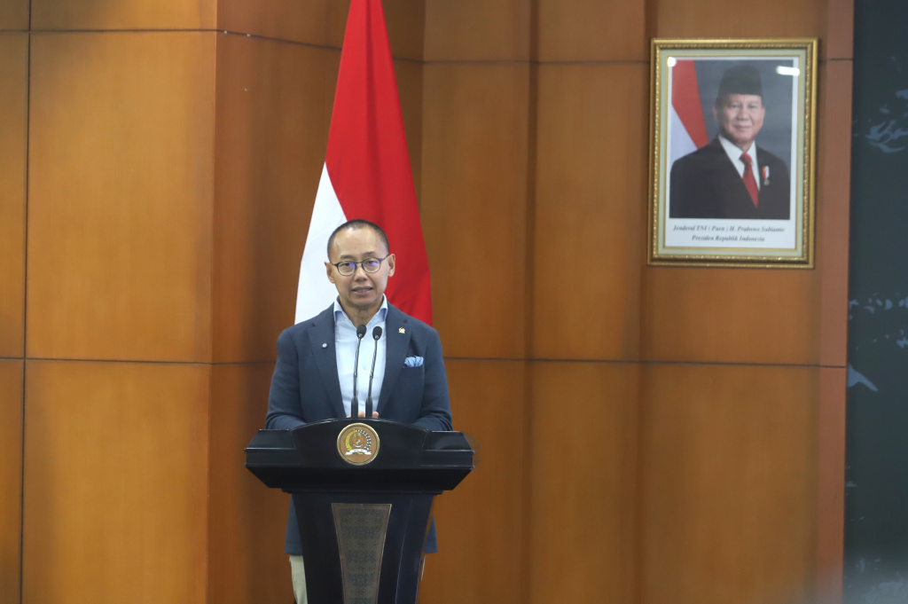 Wakil Ketua MPR RI Eddy Soeparno menghadiri Refleksi Akhir Tahun diskusi Energi Mewujudkan Kedaulatan dan Menyelamatkan Lingkungan (Ashar/SinPo.id)