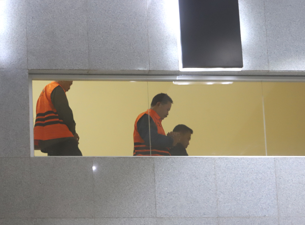 KPK resmi menetapkan tersangka Walikota Madiun Maidi terkait kasus dugaan fee proyek dan dana CSR , Gratifikasi di lingkungan Pemerintah Kota Madiun (Ashar/SinPo.id)