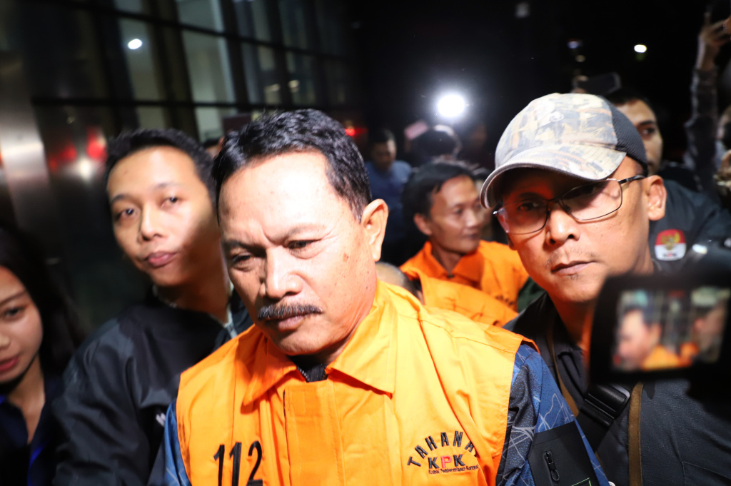 KPK resmi menetapkan tersangka Walikota Madiun Maidi terkait kasus dugaan fee proyek dan dana CSR , Gratifikasi di lingkungan Pemerintah Kota Madiun (Ashar/SinPo.id)