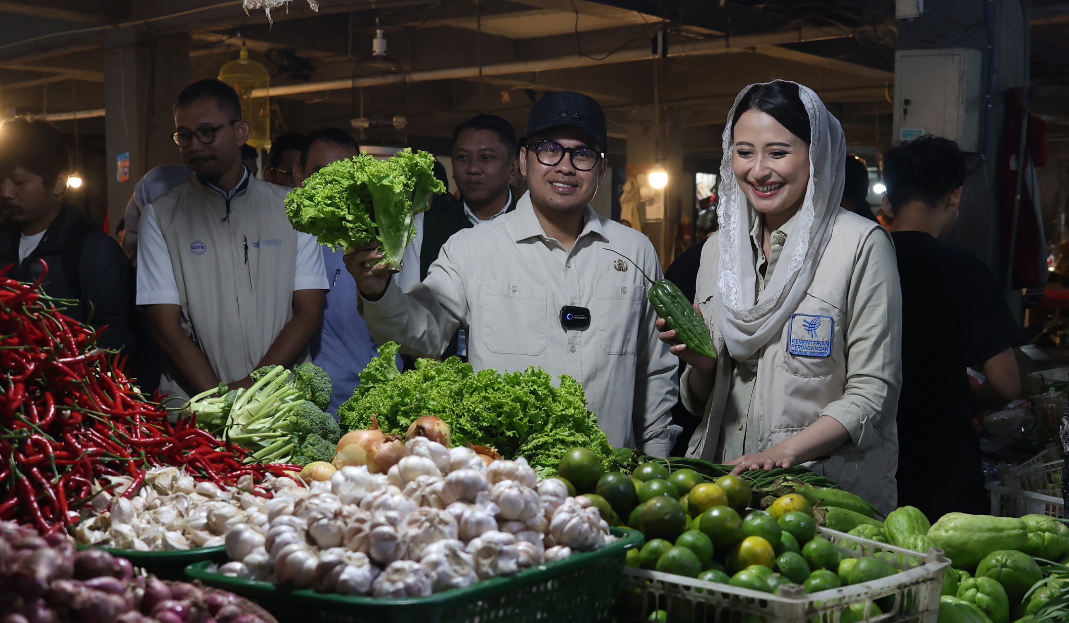 Wamendag tinjau bahan pokok. (Agus Priatna/SinPo.id)