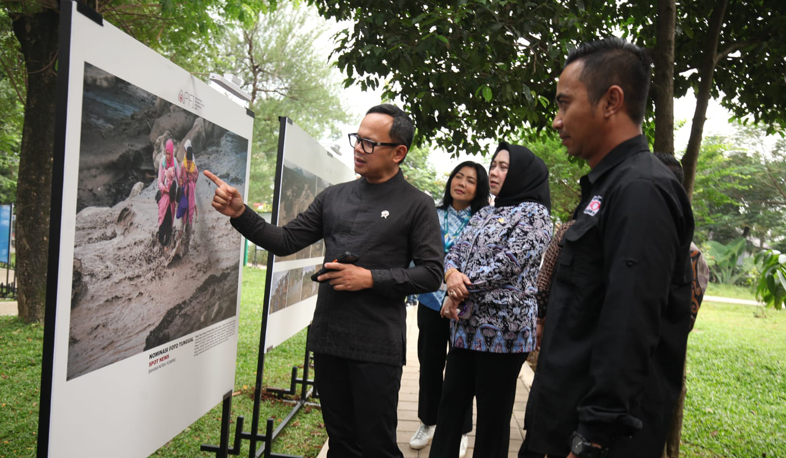 Wamendagri, Bima Arya, tinjau pameran APFI 2026. (Agus Priatna/SinPo.id)
