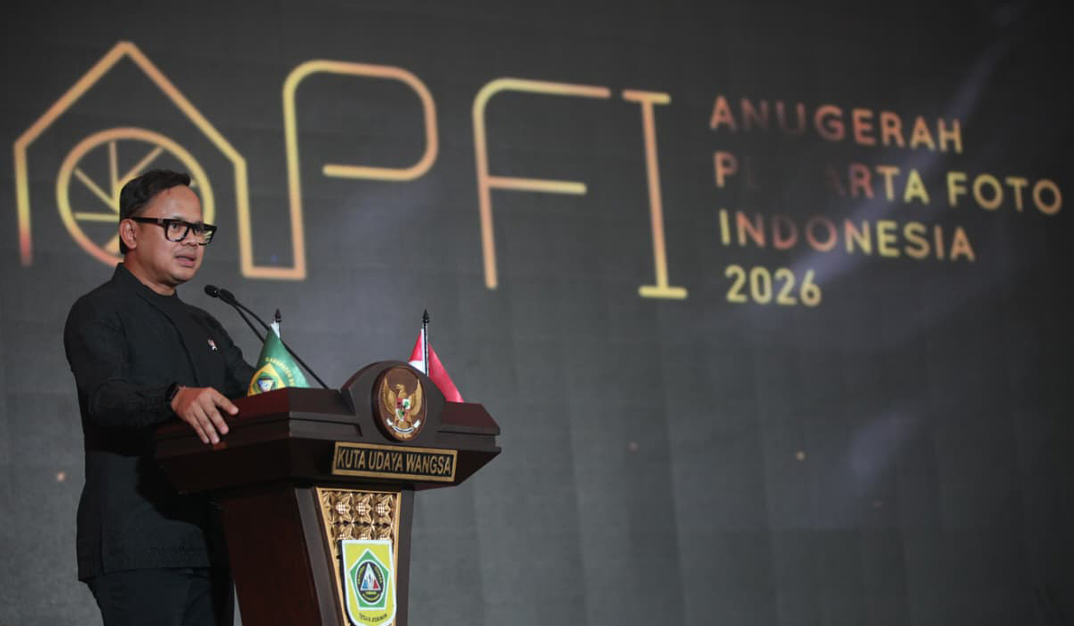 Wamendagri, Bima Arya, tinjau pameran APFI 2026. (Agus Priatna/SinPo.id)