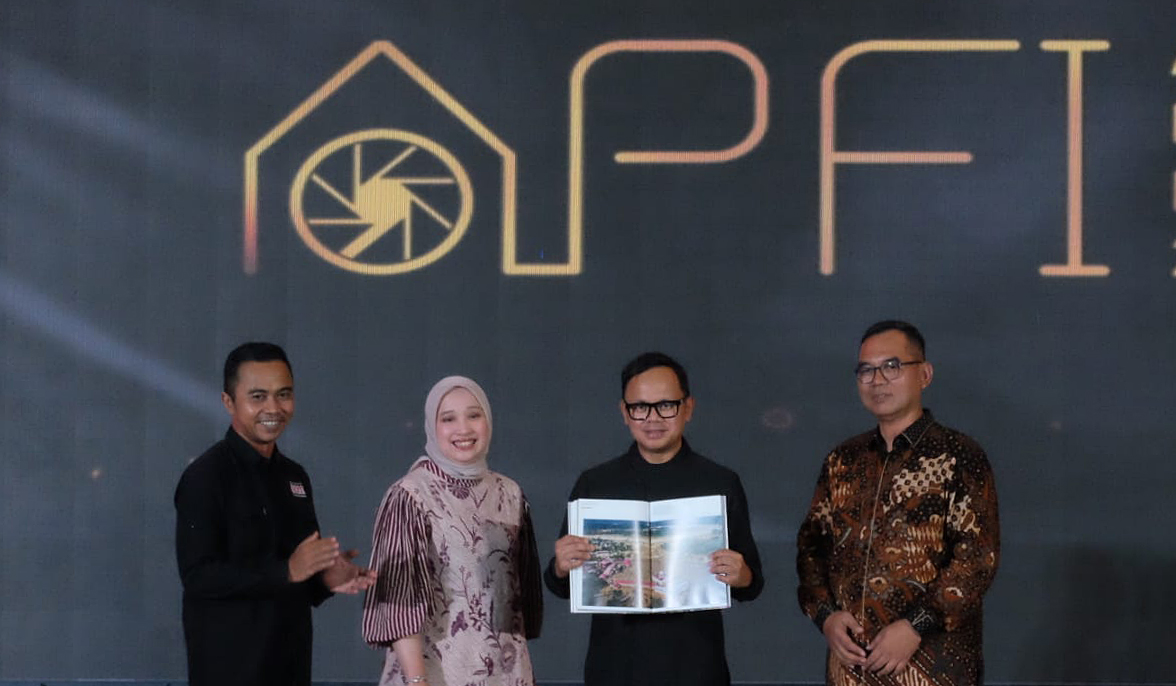 Wamendagri, Bima Arya, tinjau pameran APFI 2026. (Agus Priatna/SinPo.id)