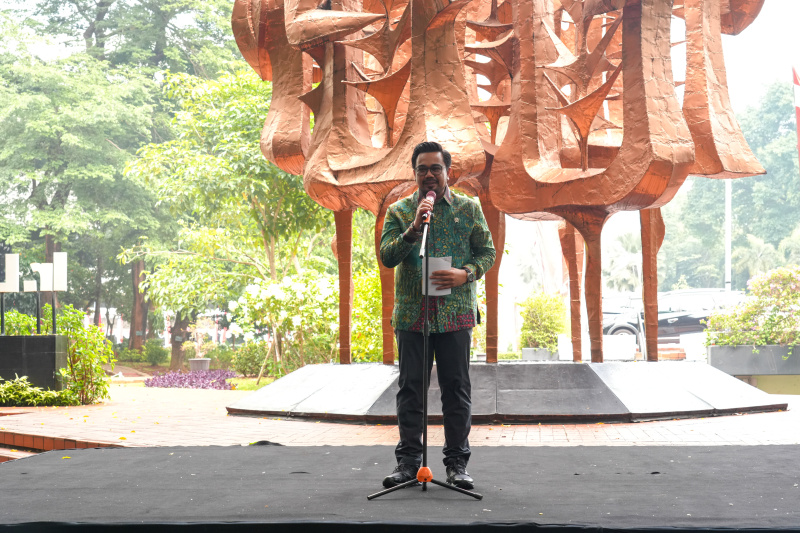 Wamenhut Sulaiman Umar Siddiq resmi membuka pameran pasar Rehabilitasi Hutan dan Lahan (RHL) didi Arboretum Ir. Lukito Daryadi, Manggala Wanabakti (Ashar/SinPo.id)