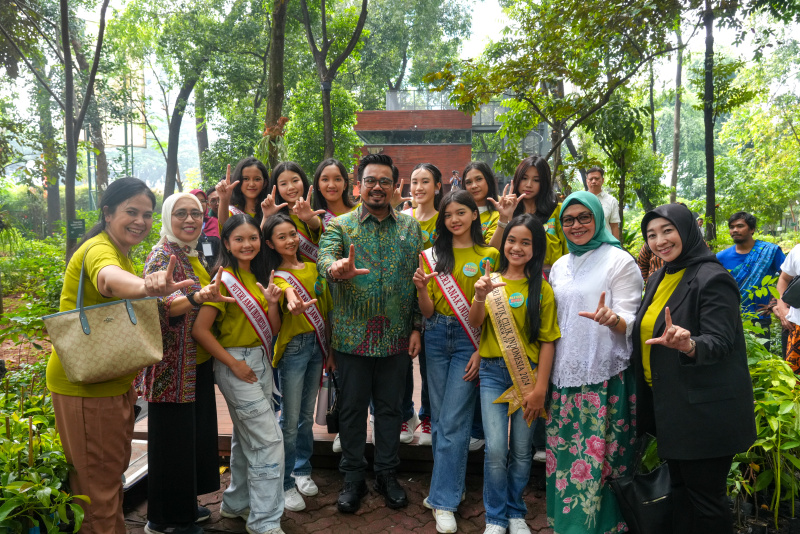 Wamenhut Sulaiman Umar Siddiq resmi membuka pameran pasar Rehabilitasi Hutan dan Lahan (RHL) didi Arboretum Ir. Lukito Daryadi, Manggala Wanabakti (Ashar/SinPo.id)