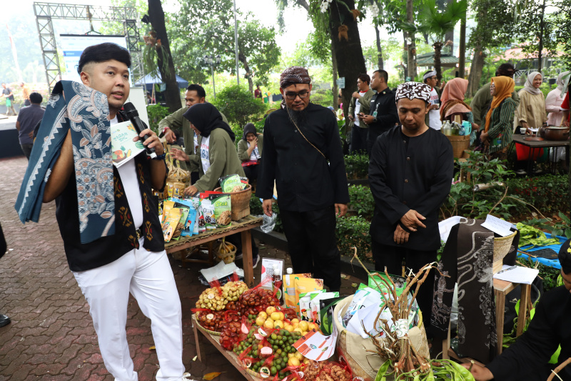 Wamenhut Sulaiman Umar Siddiq resmi membuka pameran pasar Rehabilitasi Hutan dan Lahan (RHL) didi Arboretum Ir. Lukito Daryadi, Manggala Wanabakti (Ashar/SinPo.id)
