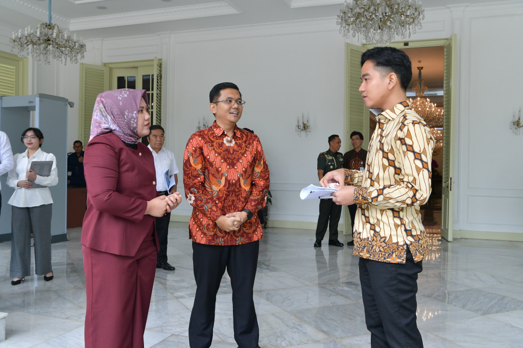Wapres Gibran Rakabuming sangat mendukung pelatihan kecerdasan Artificial Intelligence untuk pelaku UMKM ASEAN Foundation (Ashar/Foto:SetWapres/SinPo.id)