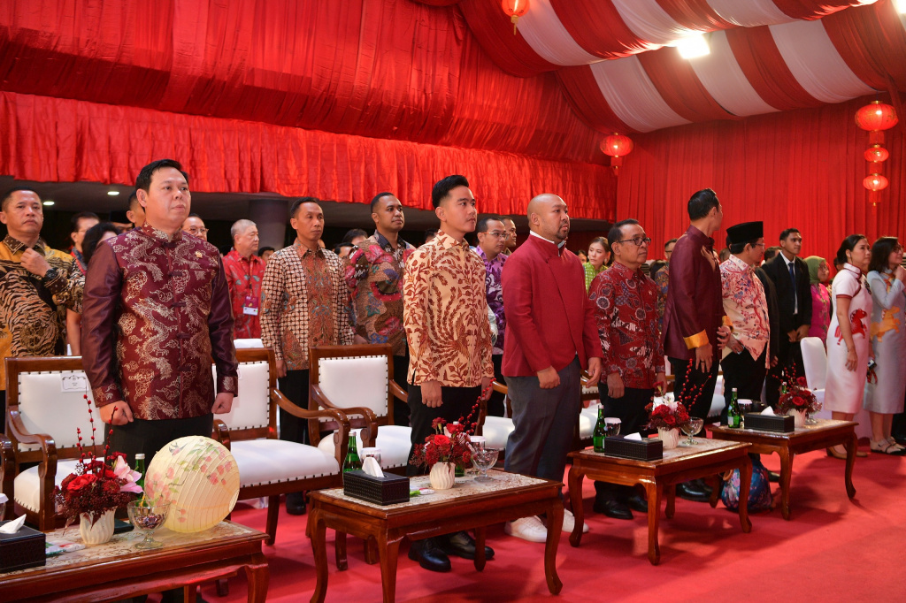 Wapres Gibran Rakabuming Raka menghadiri puncak perayaan harmoni Imlek Nusantara di lapangan banteng (Ashar/Foto: Setwapres/SinPo.id)