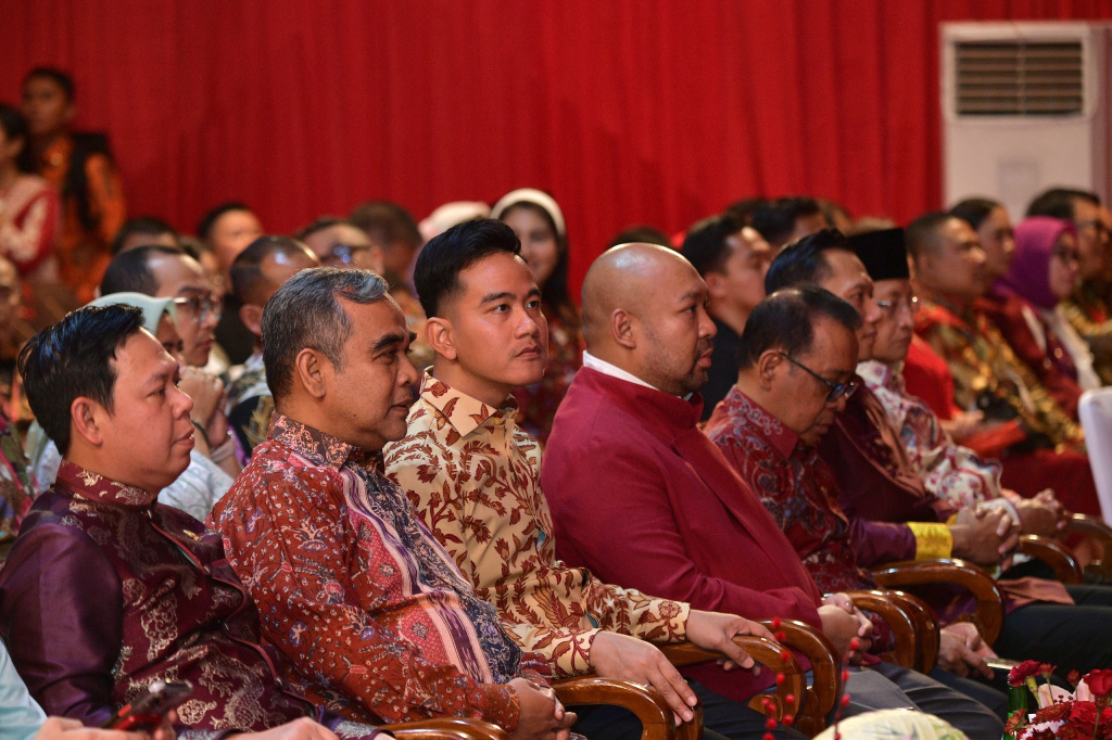 Wapres Gibran Rakabuming Raka menghadiri puncak perayaan harmoni Imlek Nusantara di lapangan banteng (Ashar/Foto: Setwapres/SinPo.id)