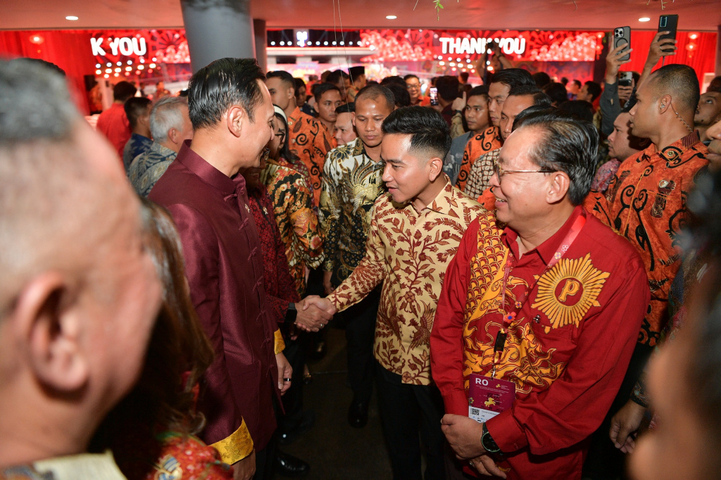 Wapres Gibran Rakabuming Raka menghadiri puncak perayaan harmoni Imlek Nusantara di lapangan banteng (Ashar/Foto: Setwapres/SinPo.id)