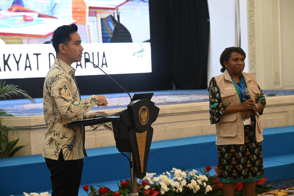 Wapres Gibran Rakabuming resmi melepas Alumni pejuang digital di wilayah 3T (Ashar/Foto:Setwapres/SinPo.id)