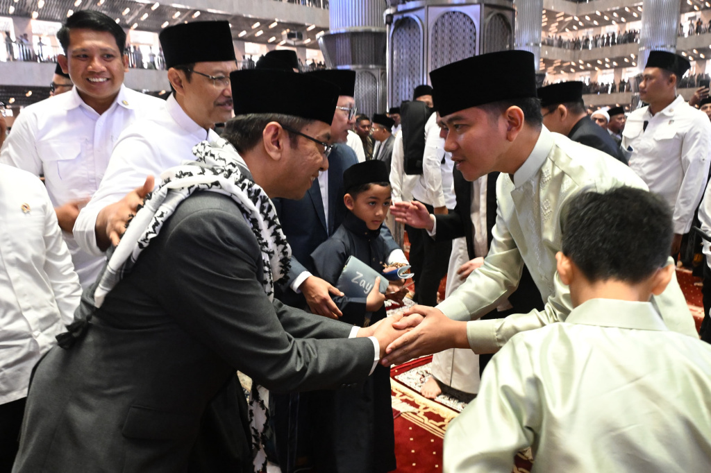 Wapres Gibran Rakabuming dan Keluarga melaksanakan Sholat Idul Adha 1447 H di Masjid Istiqlal (Ashar/Foto: Setwapres/SinPo.id)