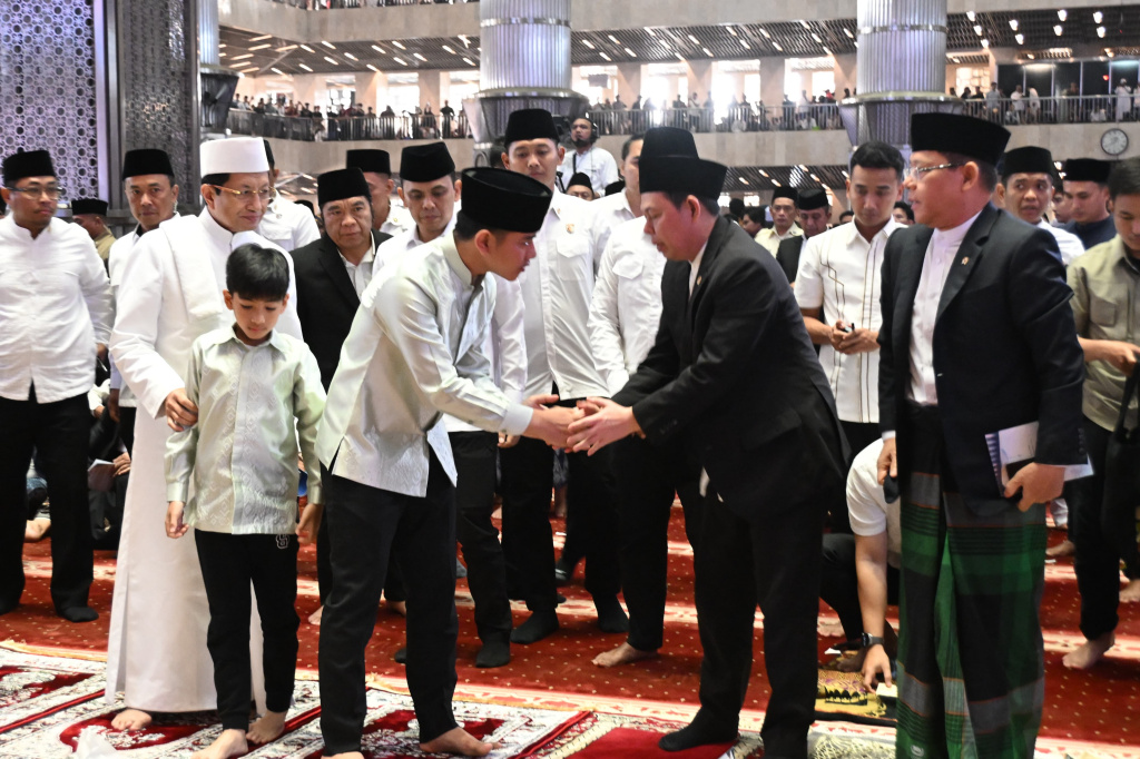 Wapres Gibran Rakabuming dan Keluarga melaksanakan Sholat Idul Adha 1447 H di Masjid Istiqlal (Ashar/Foto: Setwapres/SinPo.id)