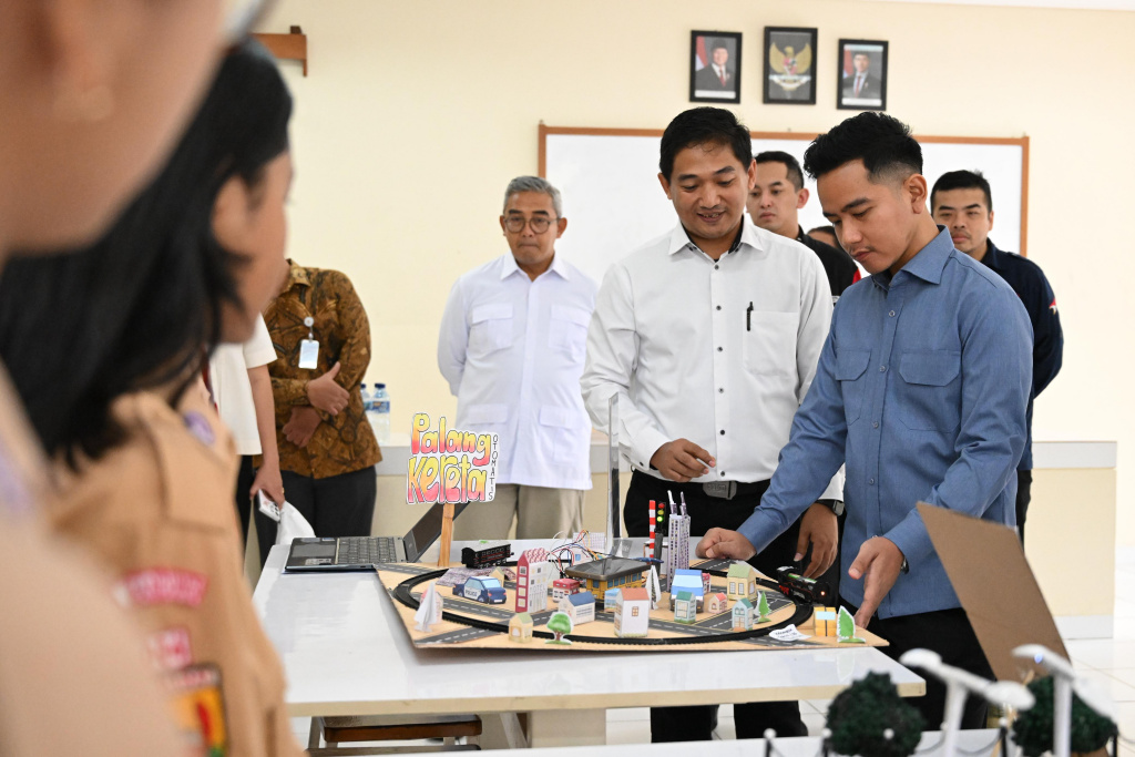 Wapres Gibran Rakabuming tinjau pelatihan AI dan penguatan literasi digital (Ashar/Foto:Setwapres/SinPo.id)