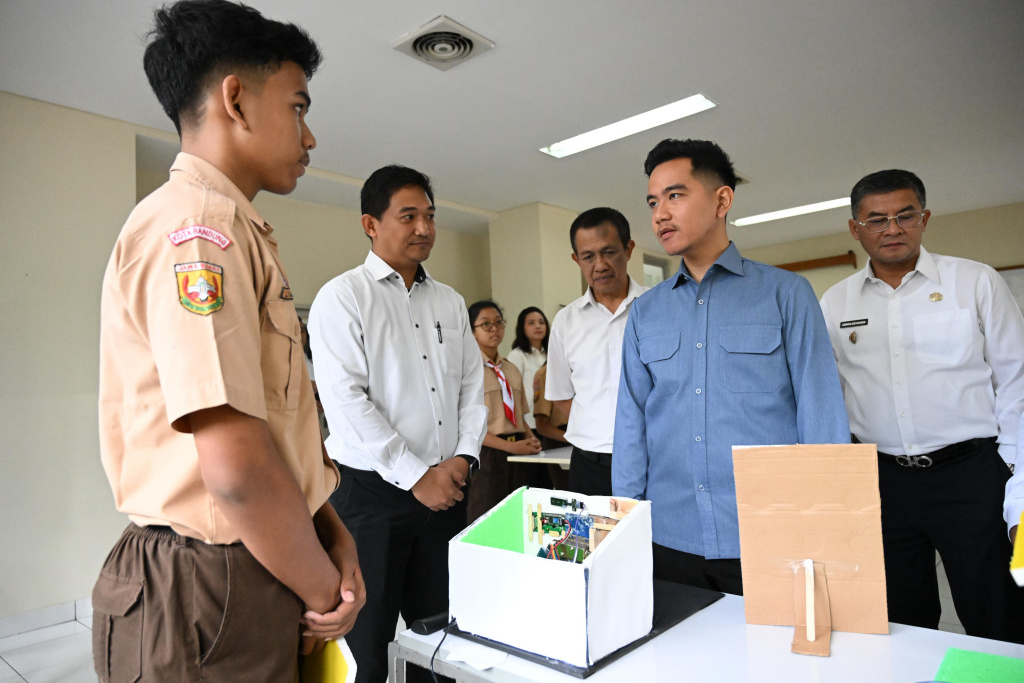 Wapres Gibran Rakabuming tinjau pelatihan AI dan penguatan literasi digital (Ashar/Foto:Setwapres/SinPo.id)