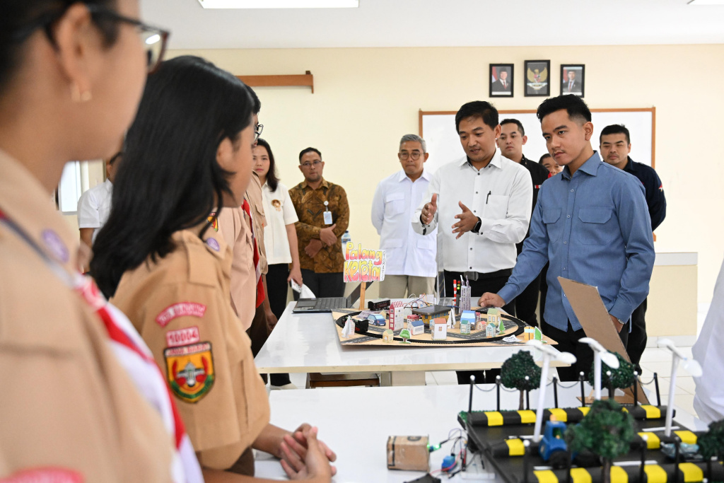 Wapres Gibran Rakabuming tinjau pelatihan AI dan penguatan literasi digital (Ashar/Foto:Setwapres/SinPo.id)