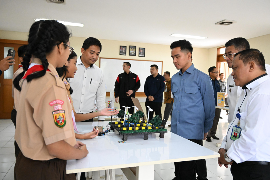 Wapres Gibran Rakabuming tinjau pelatihan AI dan penguatan literasi digital (Ashar/Foto:Setwapres/SinPo.id)