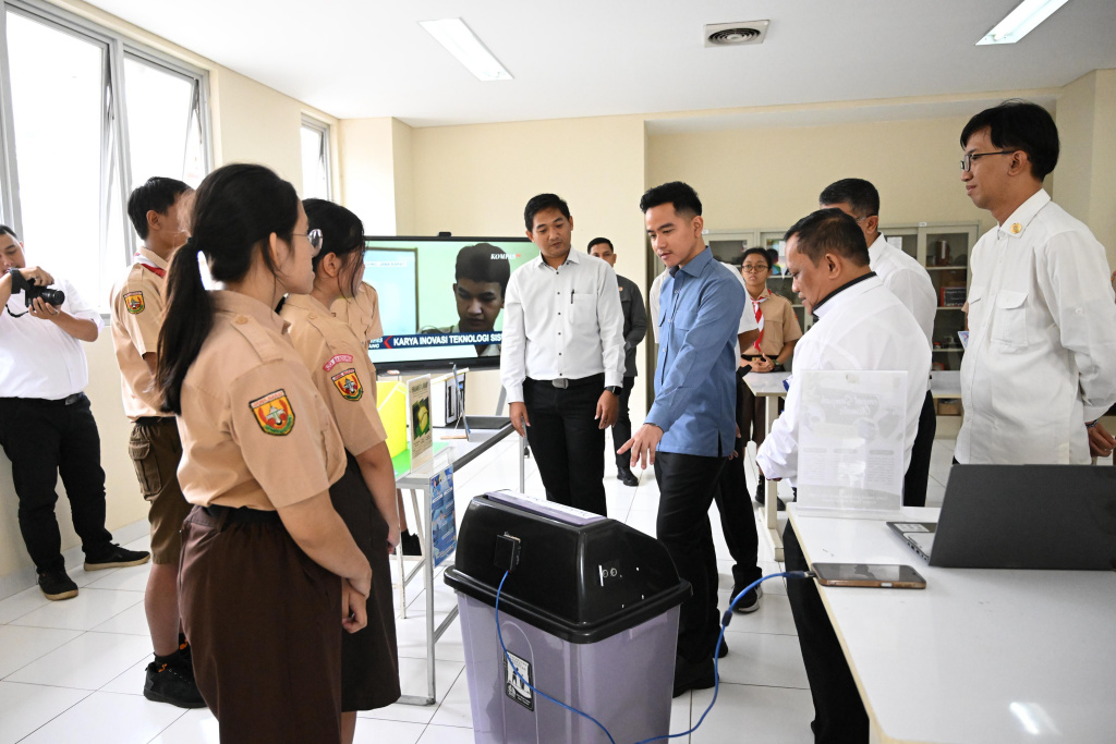 Wapres Gibran Rakabuming tinjau pelatihan AI dan penguatan literasi digital (Ashar/Foto:Setwapres/SinPo.id)