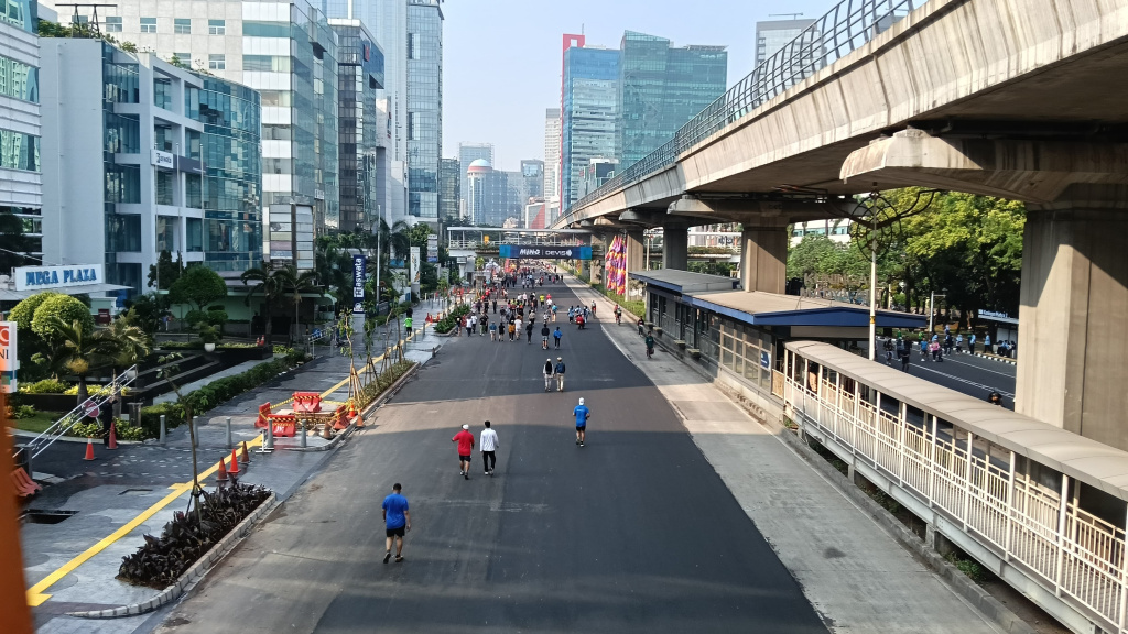 Pemprov DKI Jakarta menggelar perdana Car Free Day (CFD) di Jalan Rasuna Said (Ashar/SinPo.id)
