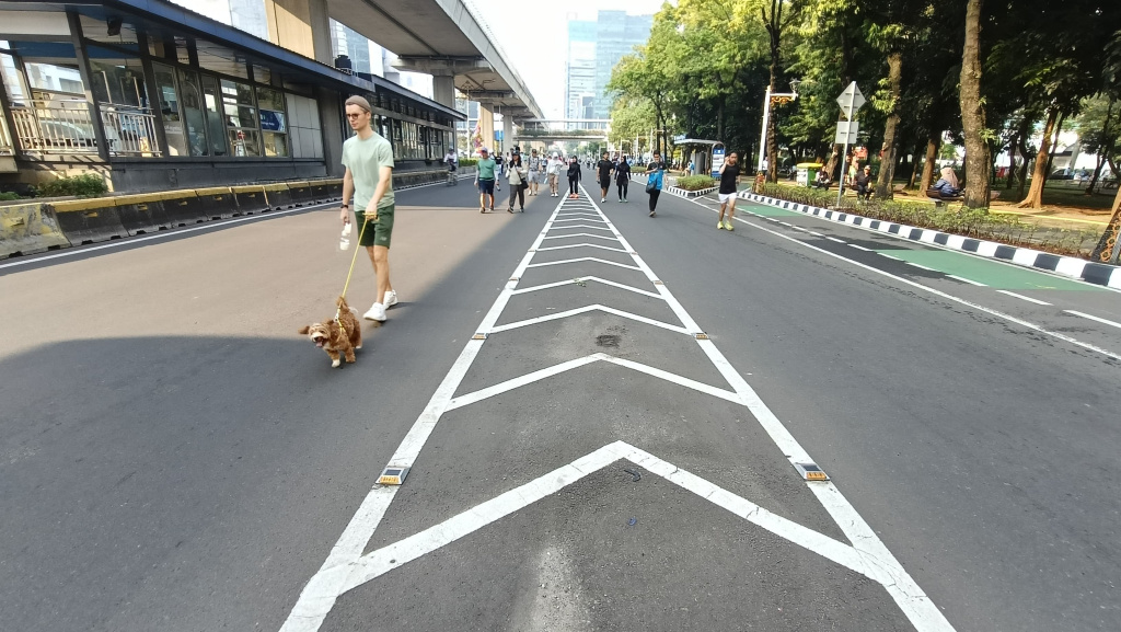 Pemprov DKI Jakarta menggelar perdana Car Free Day (CFD) di Jalan Rasuna Said (Ashar/SinPo.id)