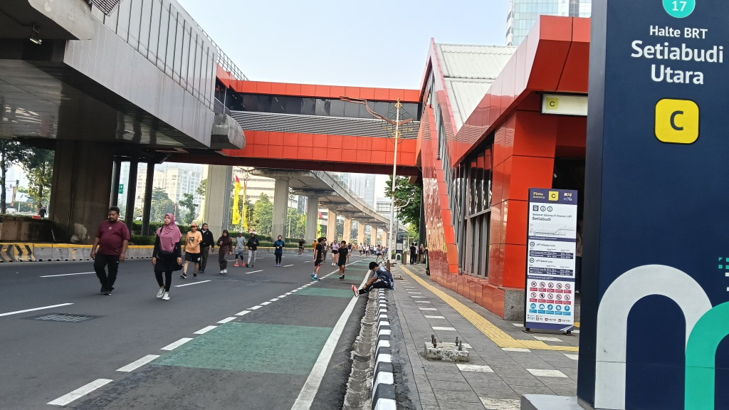 Pemprov DKI Jakarta menggelar perdana Car Free Day (CFD) di Jalan Rasuna Said (Ashar/SinPo.id)