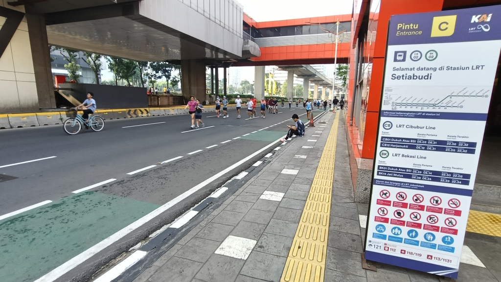 Pemprov DKI Jakarta menggelar perdana Car Free Day (CFD) di Jalan Rasuna Said (Ashar/SinPo.id)