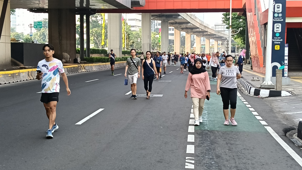 Pemprov DKI Jakarta menggelar perdana Car Free Day (CFD) di Jalan Rasuna Said (Ashar/SinPo.id)