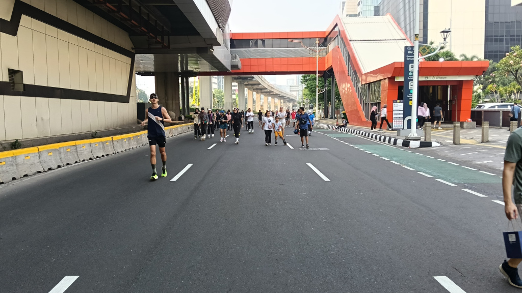 Pemprov DKI Jakarta menggelar perdana Car Free Day (CFD) di Jalan Rasuna Said (Ashar/SinPo.id)