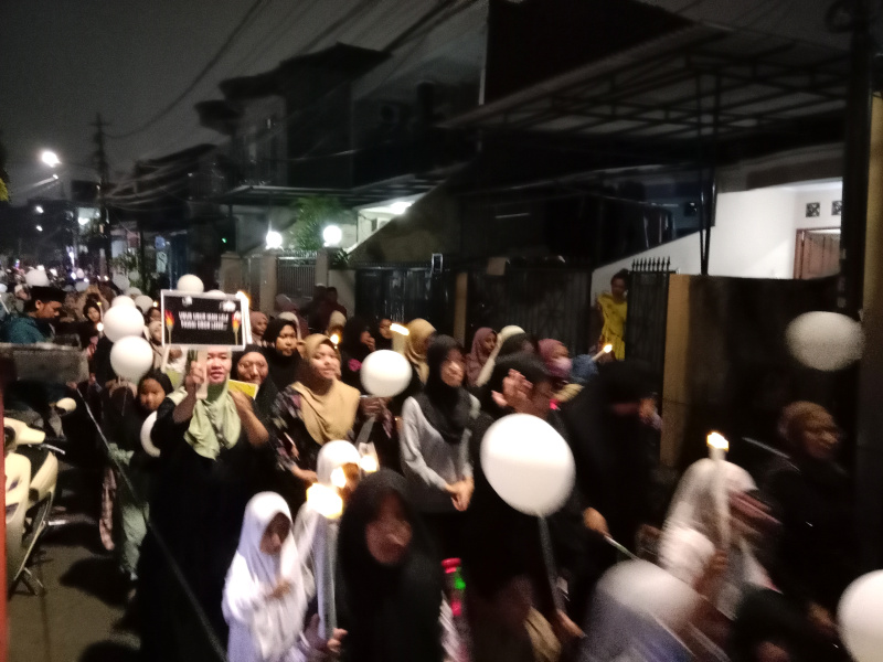 Warga Jalan Adam Sedang menggelar Pawai Obor sambut tahun baru Islam 1447 H (Ashar/SinPo.id)