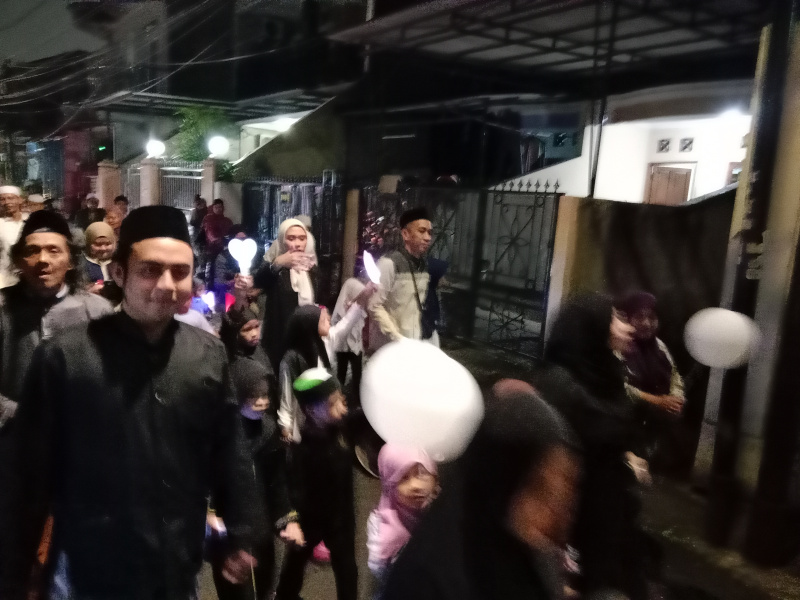 Warga Jalan Adam Sedang menggelar Pawai Obor sambut tahun baru Islam 1447 H (Ashar/SinPo.id)