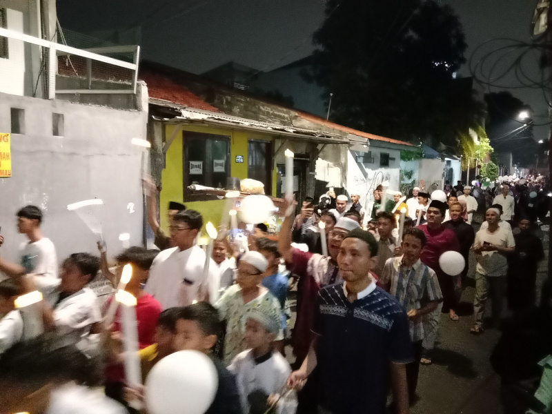 Warga Jalan Adam Sedang menggelar Pawai Obor sambut tahun baru Islam 1447 H (Ashar/SinPo.id)