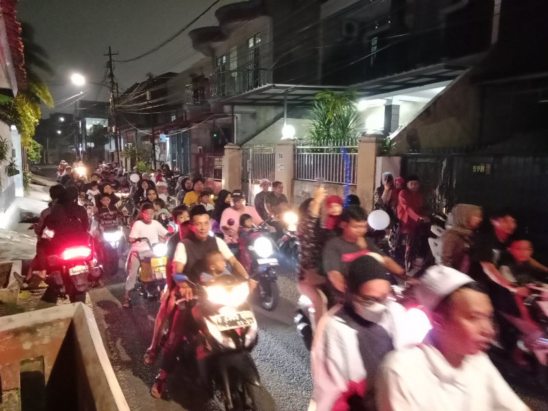 Warga Jalan Adam Sedang menggelar Pawai Obor sambut tahun baru Islam 1447 H (Ashar/SinPo.id)