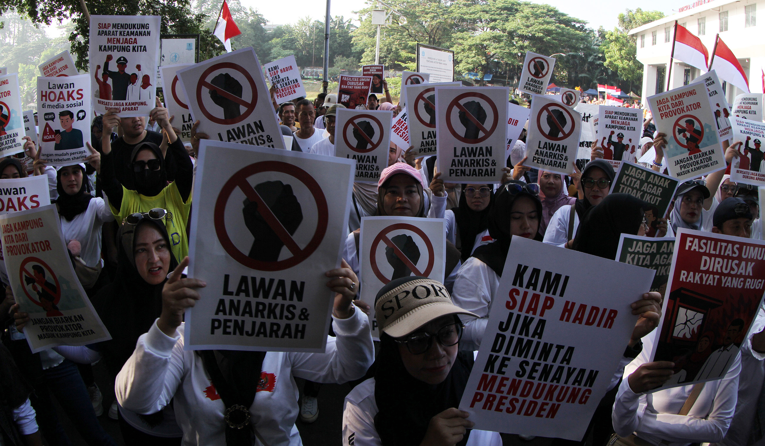 Deklarasi dukung pemerintah warga Jakarta Timur. (Agus Priatna/SinPo.id)