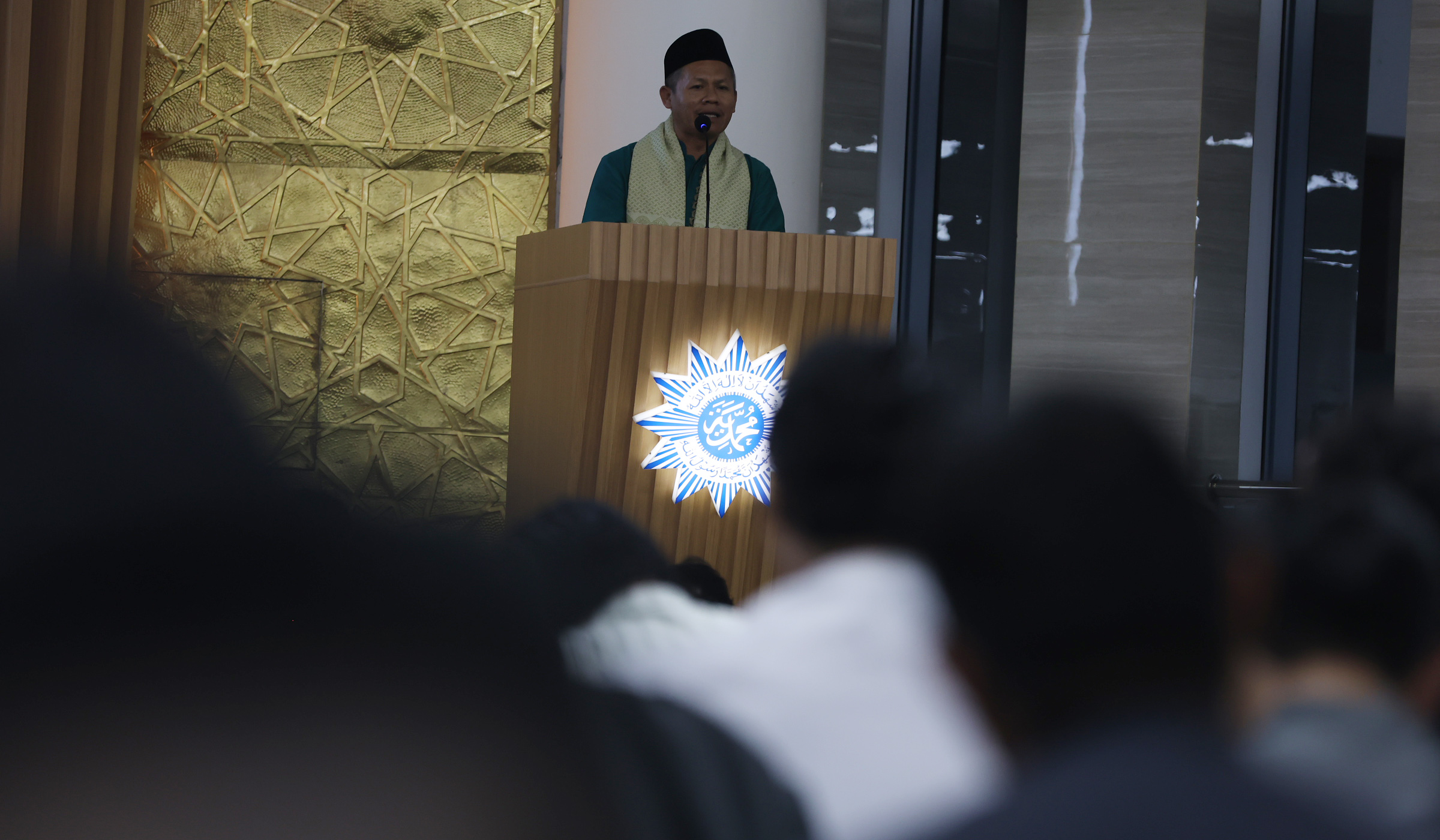 Solat tarawih pertama di PP Muhamadiyah. (Agus Priatna/SinPo.id)