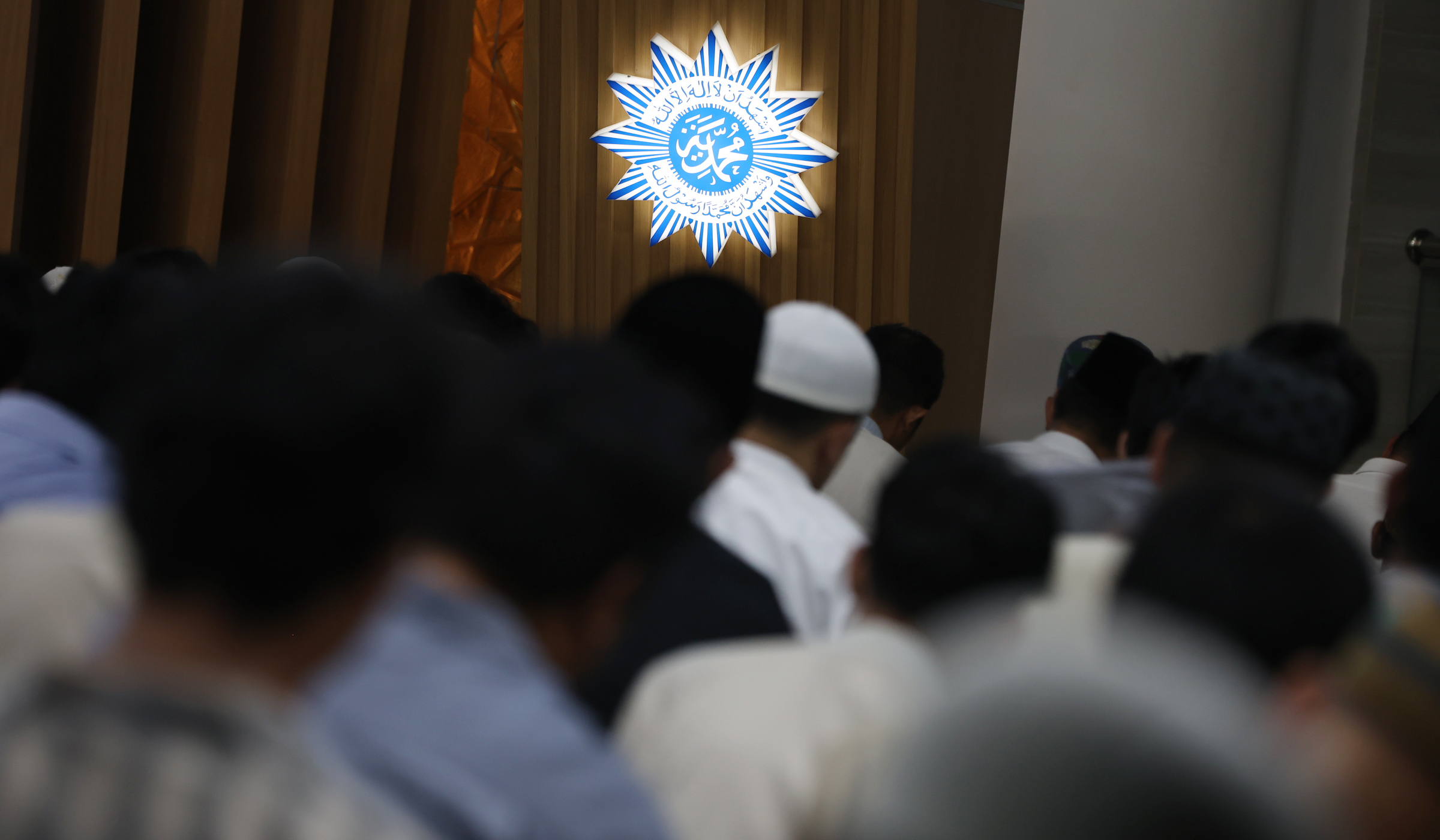 Solat tarawih pertama di PP Muhamadiyah. (Agus Priatna/SinPo.id)