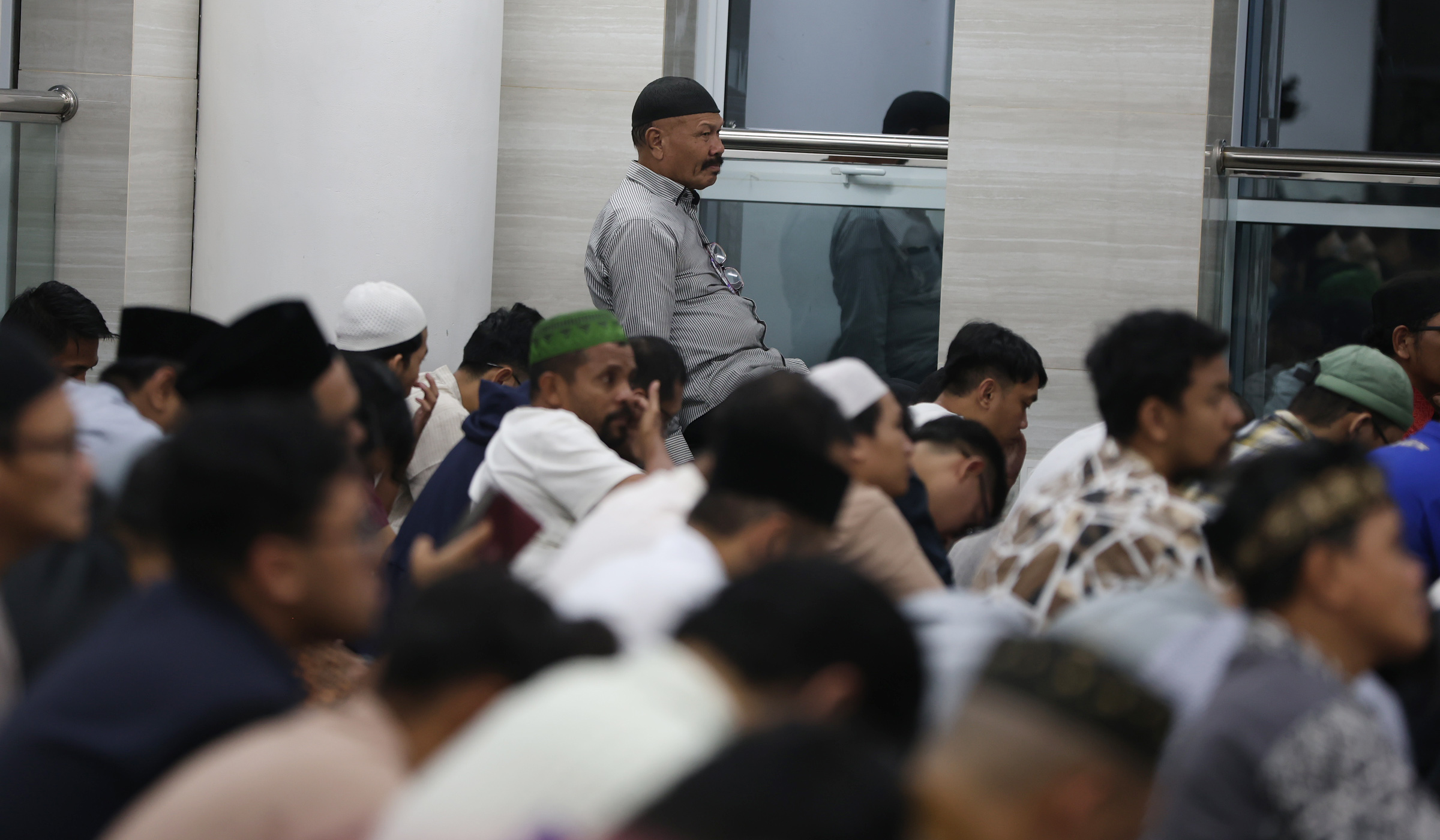 Solat tarawih pertama di PP Muhamadiyah. (Agus Priatna/SinPo.id)