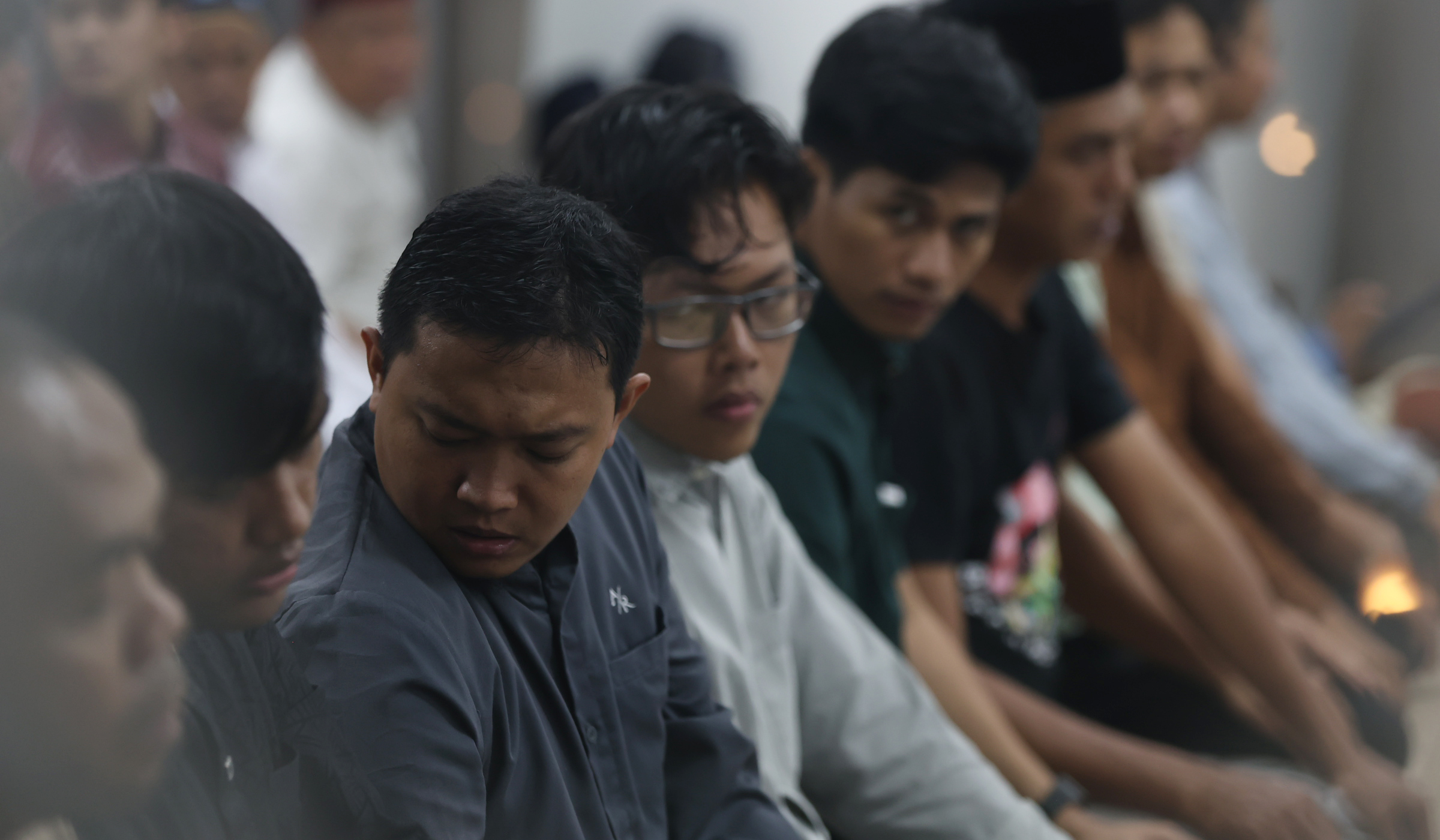Solat tarawih pertama di PP Muhamadiyah. (Agus Priatna/SinPo.id)