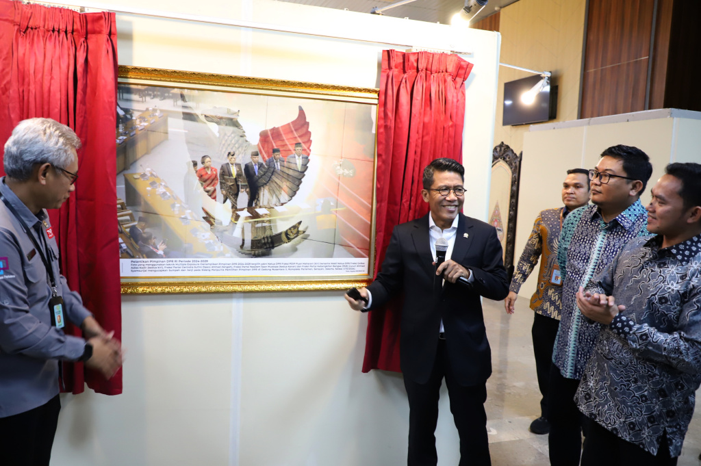 Wartawan Foto Parlemen menggelar Pameran Foto Warna-Warni #15 dengan tema