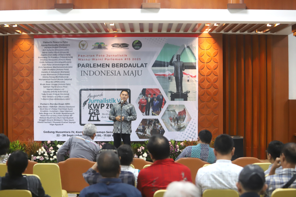 Wartawan Foto Parlemen menggelar Pameran Foto Warna-Warni #15 dengan tema