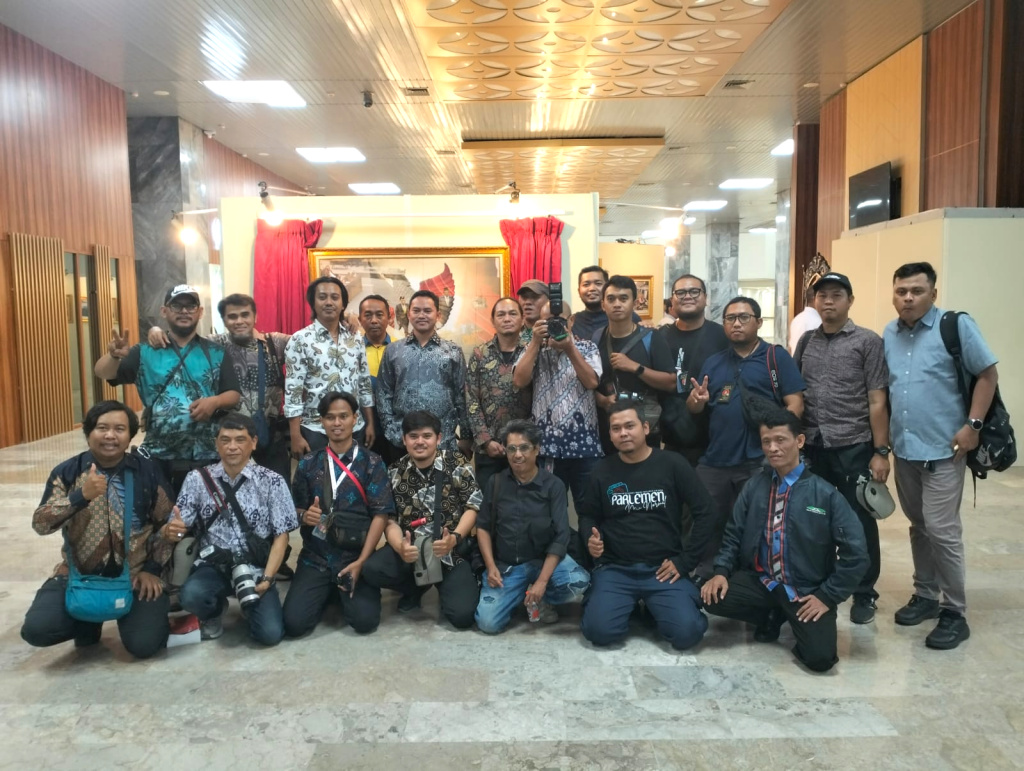 Wartawan Foto Parlemen menggelar Pameran Foto Warna-Warni #15 dengan tema