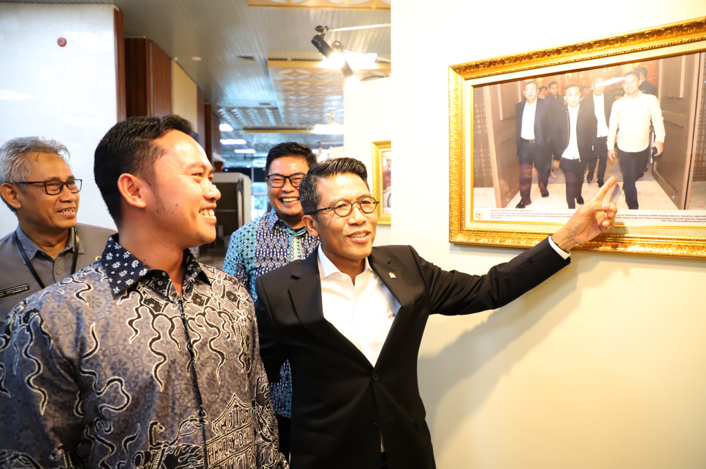 Wartawan Foto Parlemen menggelar Pameran Foto Warna-Warni #15 dengan tema
