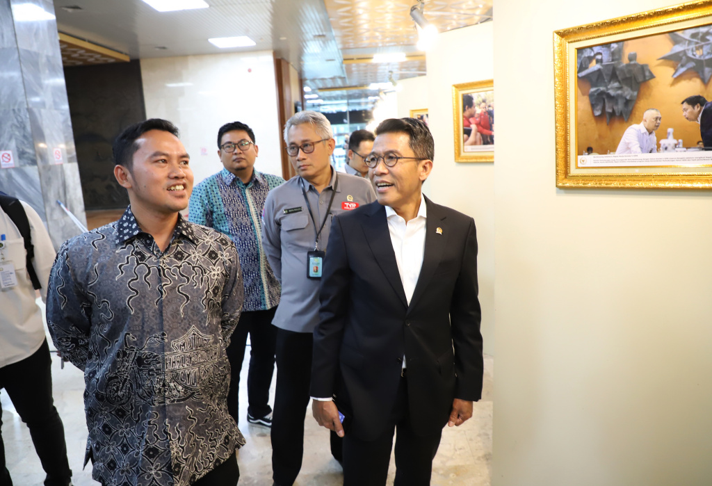 Wartawan Foto Parlemen menggelar Pameran Foto Warna-Warni #15 dengan tema