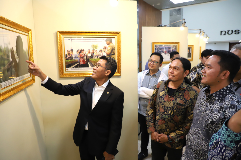 Wartawan Foto Parlemen menggelar Pameran Foto Warna-Warni #15 dengan tema