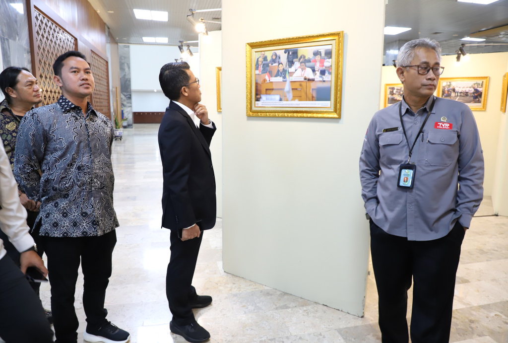 Wartawan Foto Parlemen menggelar Pameran Foto Warna-Warni #15 dengan tema