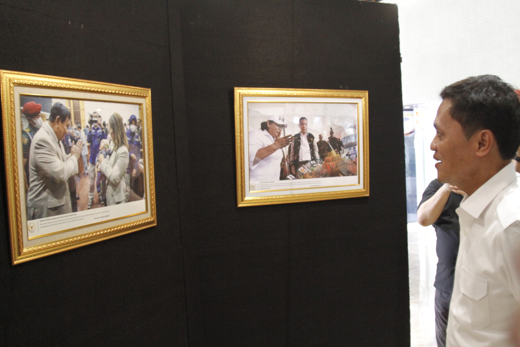 Wakil Ketua Komisi III DPR Dr Habiburokhman buka pameran foto Warna-Warni Parlemen Moderen Untuk Indonesia Maju (Ashar/SinPo.id)